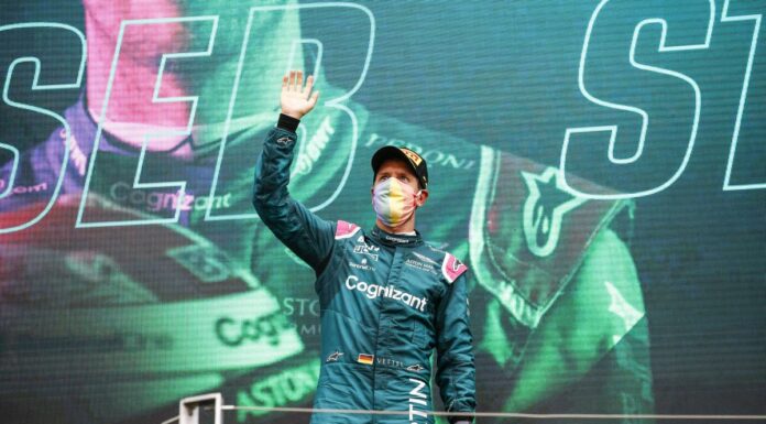 Vettel squalificato, Hamilton secondo e Sainz terzo