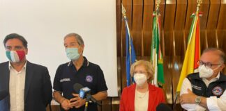 Incendi, Musumeci: “La politica ha tante colpe ma gli sciacalli di più”