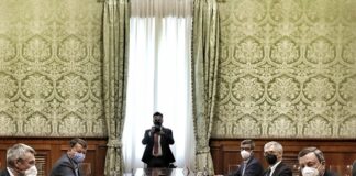 Sindacati a Draghi, per green pass e obbligo vaccino serve legge