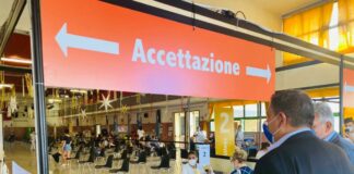 Vaccino, Toti a Genova visita nuovo hub Asl3