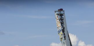 Ford Explorer plug-in Hybrid lancia sfida su più alta torre arrampicata