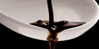 Aceto balsamico Modena verso marchio Made Green in Italy