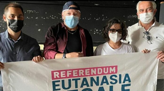 Eutanasia, Vasco Rossi firma per referendum fine vita