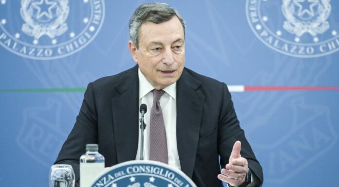 Draghi agli italiani “Vaccinatevi e rispettate le regole”