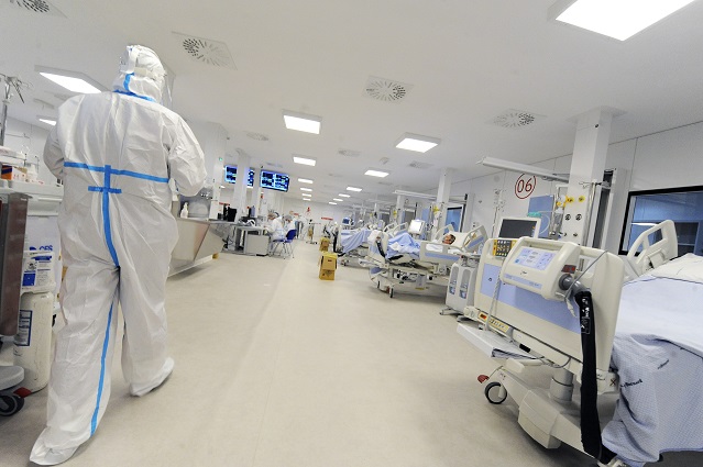 COVID 19 SI SVUOTA LA TERAPIA INTENSIVA IN FIERA