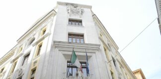 Ad agosto la produzione industriale in calo del 2,4%: i dati Istat