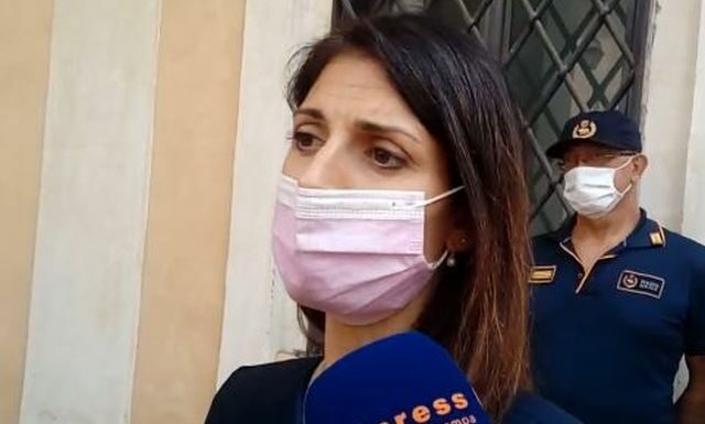 Roma, Raggi “In arrivo 10 droni per controllare la città dall’alto”