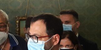 Incendi, Patuanelli a Palermo “Fondi ci sono ma piani non attuati”