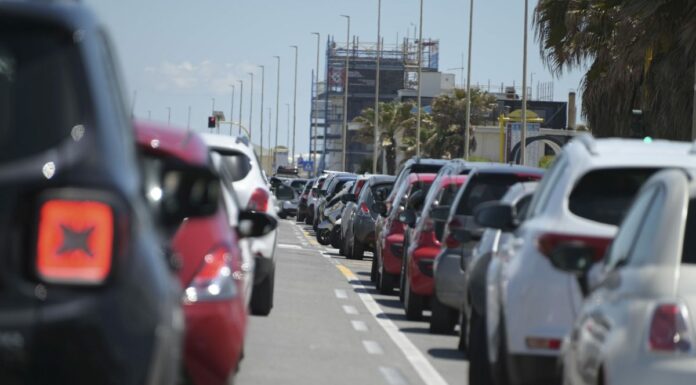 Covid riduce la mobilità degli italiani ma cresce l’uso dell’auto