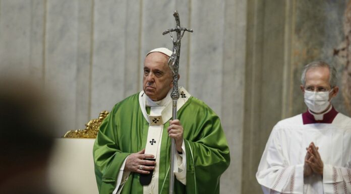 Papa “No al lavoro schiavo, la cultura non si pieghi al dio denaro”