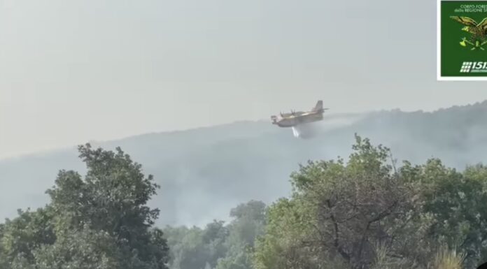 Incendi dalle Madonie al Parco dell’Etna, canadair in azione in Sicilia