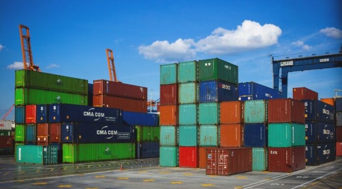 A giugno surplus bilancia commerciale area euro a 18,1 miliardi