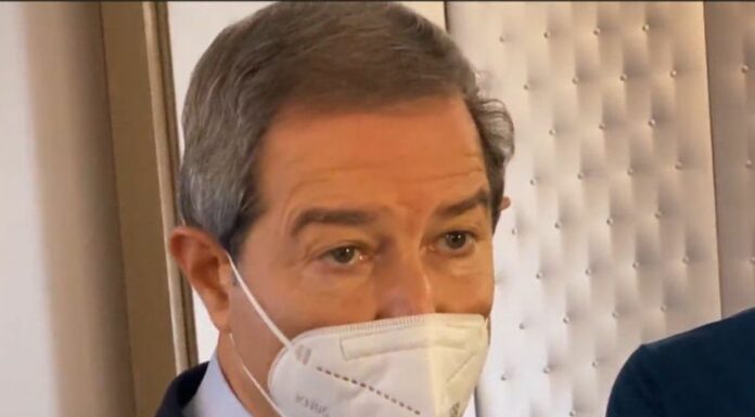 Covid, Musumeci firma ordinanza per limitare contagi in Sicilia