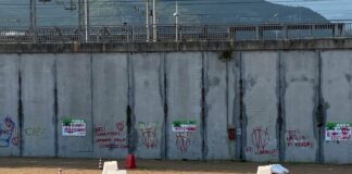 Toti “Hub vaccinale di Taggia imbrattato dai no-vax”