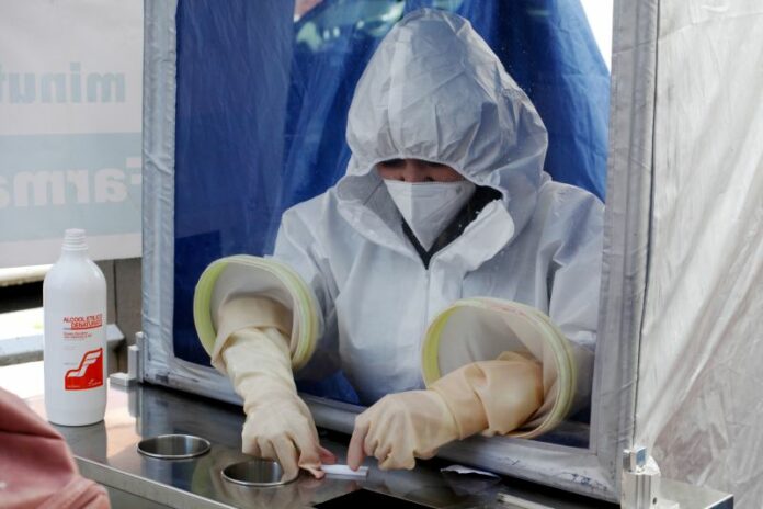 NAPOLI, TAMPONI RAPIDI ALLA FARMACIA IN VIA COLLI AMINEI