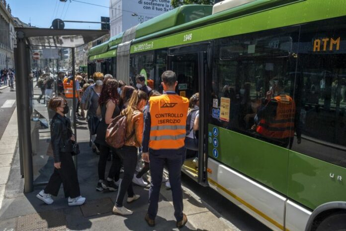 PORTA VENEZIA, LINEA DELLA METRO CHIUSA PER TENTATO SUICIDIO. ATTIVATI BUS SOSTITUTIVI TRA CORSO BUENOS AIRES E SAN BABILA