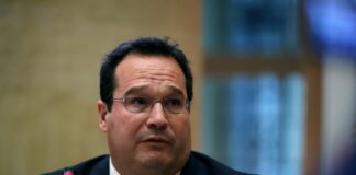 Durigon si dimette, “Mai fascista, commesso errori e mi scuso”