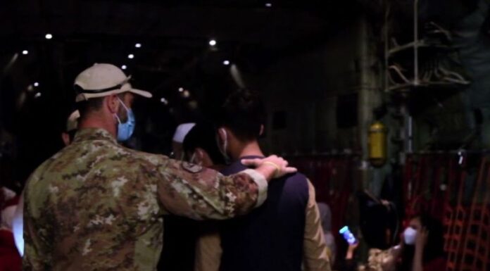 Ultimo volo dall’Afghanistan, Guerini “Evacuati 4.890 cittadini”