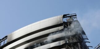 Incendio grattacielo a Milano, tra le ipotesi un cortocircuito