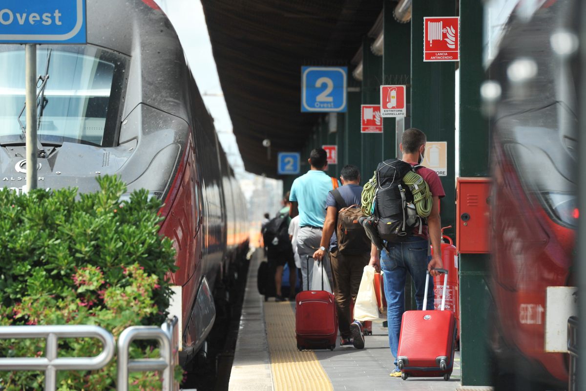 Sindacati “No al blocco dei treni, sosteniamo la campagna vaccinale”