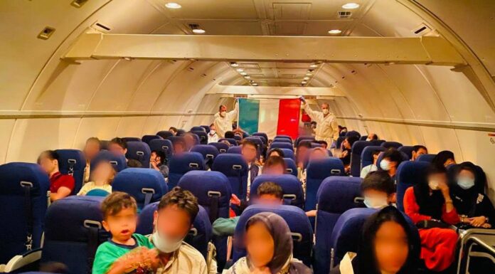 Afghanistan, a Fiumicino altri 211 evacuati da Kabul
