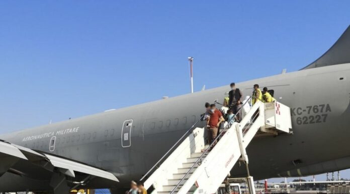 Al via il ponte aereo dall’Afghanistan, atterrato il primo volo