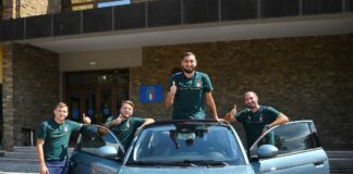 La Nazionale di calcio a bordo della nuova 500