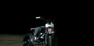 BMW Concept CE 02 rivoluziona mobilità urbana elettrica su 2 ruote