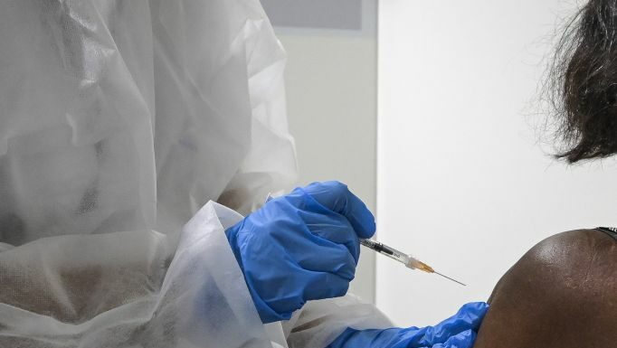 Covid, Rt in lieve calo a 0,97, 17 regioni a rischio moderato