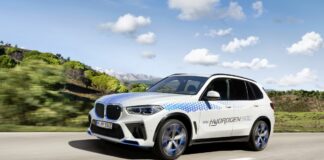 Una BMW iX5 Hydrogen in azione per la prima volta all’IAA Mobility