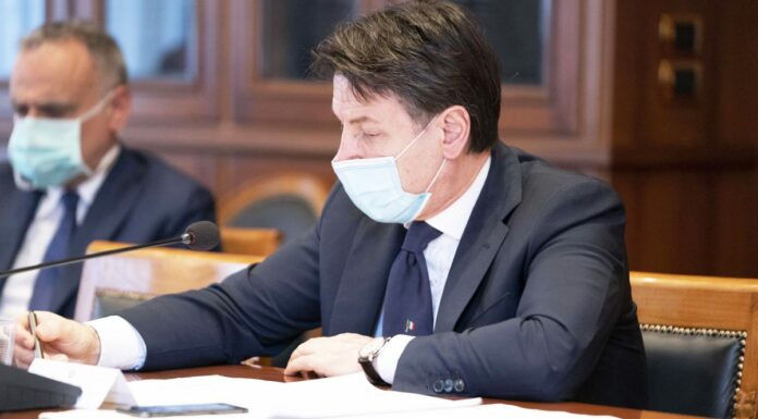 Lavoro, Conte “Problema non è reddito di cittadinanza ma salari bassi”