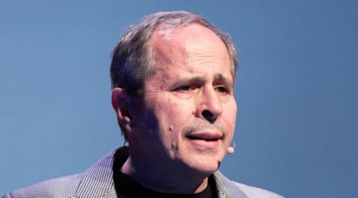 Crisanti “Senza adesione adeguata a vaccinazione valutare obbligo”