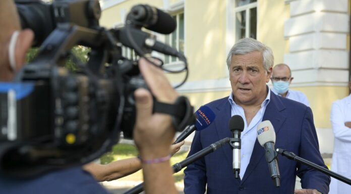 Covid, Tajani “Tampone gratuito per chi non può vaccinarsi”
