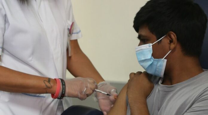 Vaccino, Musumeci “D’accordo sulla terza dose, aspettiamo il governo”