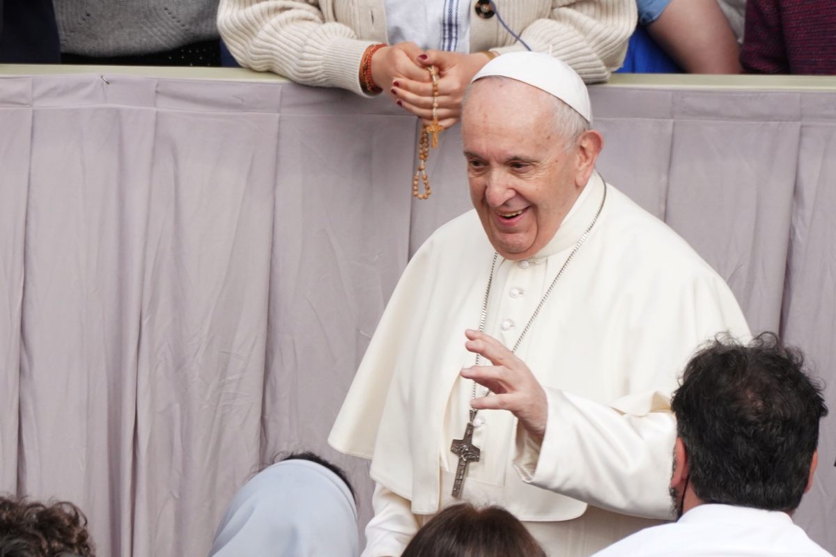 Papa “Sì alle unioni civili, ma il matrimonio è un’altra cosa”