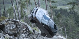 La Range Rover Sport SVR insegue 007 nel nuovo film di James Bond