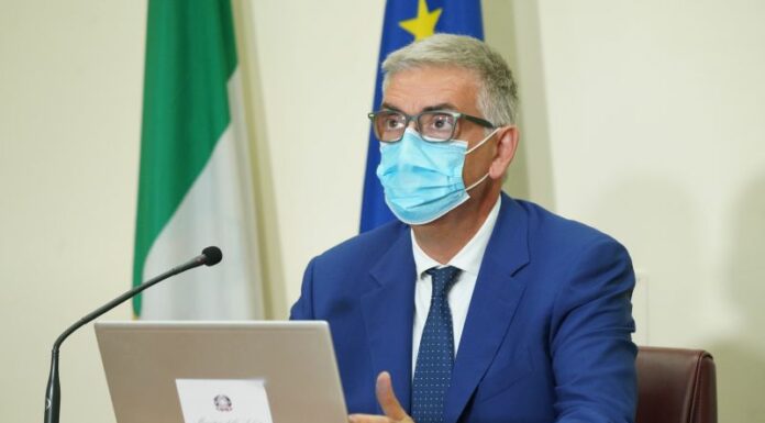 Covid, Brusaferro “Curva cala, in Italia circolazione più contenuta”