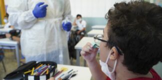 In Puglia al via i primi test salivari Covid nelle scuole