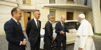 Bmw Italia ha donato una i3 a Papa Francesco