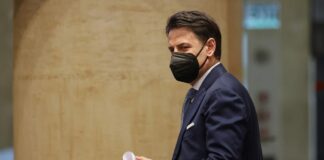 Conte “Il reddito di cittadinanza non è in discussione”