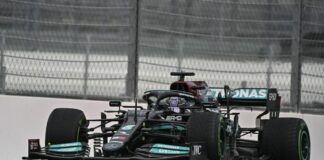 Hamilton vince in Russia davanti a Verstappen e Sainz