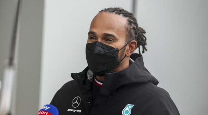 Hamilton fa 100 vittorie in Russia, dietro Verstappen e Sainz