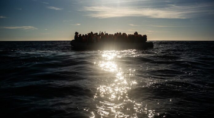 Notte di sbarchi a Lampedusa, 686 migranti in un solo barcone