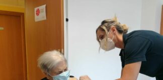 Ultracentenaria prima vaccinata a Rieti con terza dose