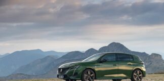 Esperienza digitale con il Peugeot i-Connect Advanced di 308