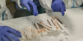 Liguria, Toti “Partite le prime somministrazioni di vaccino nelle Rsa”