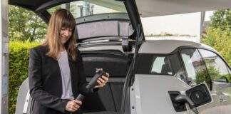Bosch, cavo ricarica per auto elettriche con tecnologia integrata