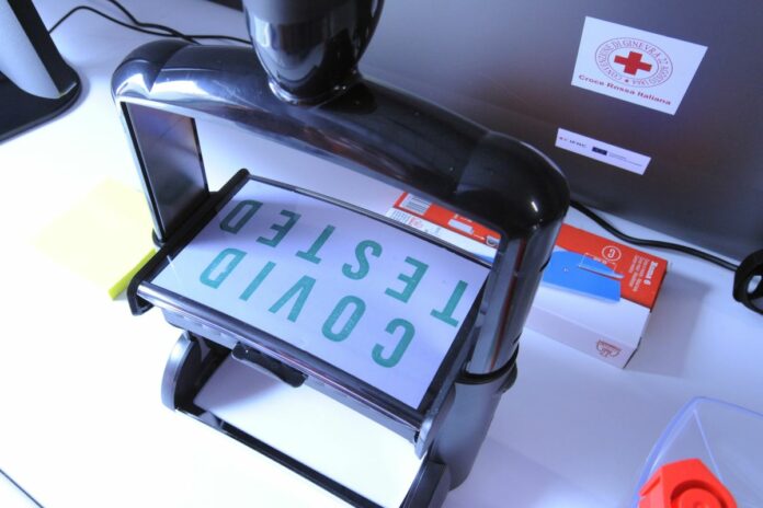 TENSOSTRUTTURA DELLA CROCE ROSSA PER TAMPONI RAPIDI ALLA STAZIONE CENTRALE DI BARI