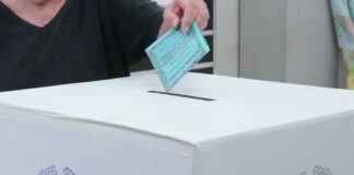 Al centrosinistra Milano, Napoli e Bologna, ballottaggi a Roma e Torino