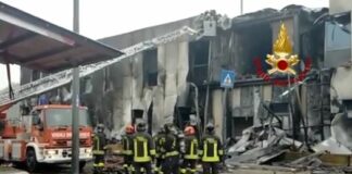 Aereo privato precipita nel Milanese, salgono a 8 le vittime